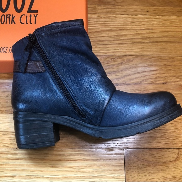 💙💙 Miz Mooz Navy Leather Ankle Boots 💙💙 - Picture 4 of 15